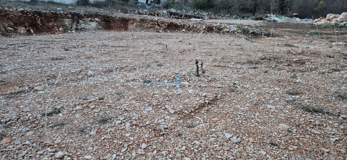 Otok Krk, uvala Soline, gradbeno zemljišče 605 m2 s pravnomočnim gradbenim dovoljenjem, prodaja