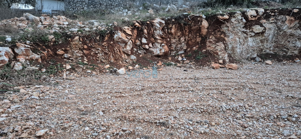 Otok Krk, uvala Soline, gradbeno zemljišče 605 m2 s pravnomočnim gradbenim dovoljenjem, prodaja