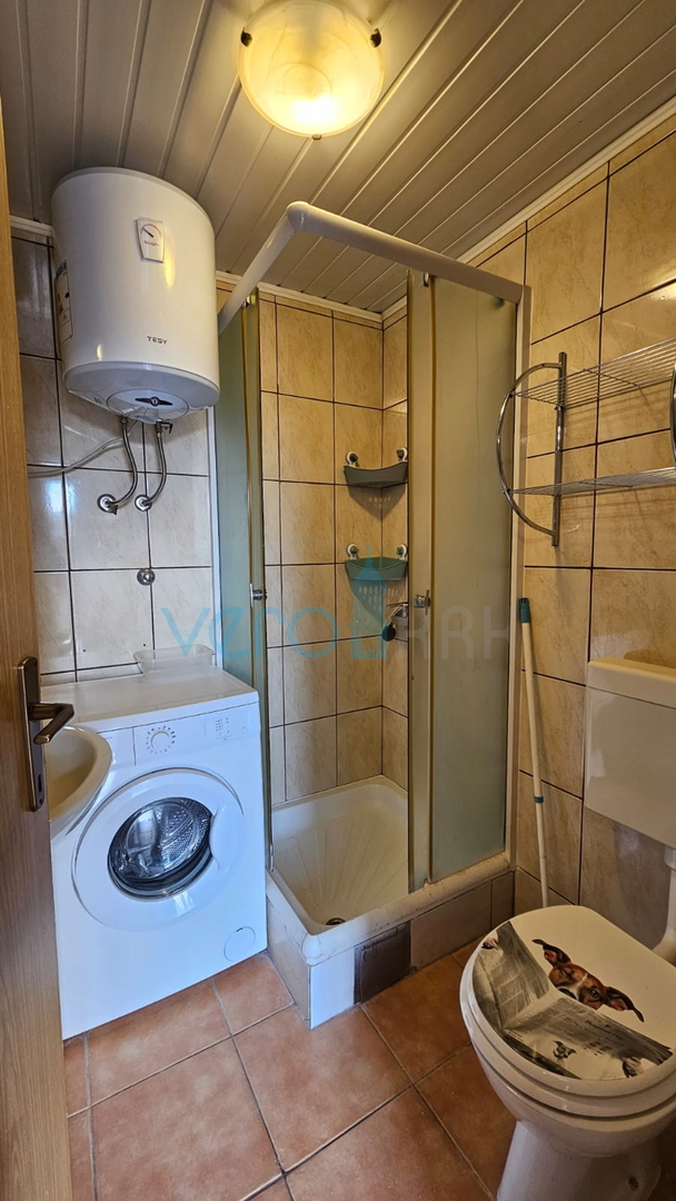 Dobrinj, Rasopasno, Dvojna hiša s 3 stanovanji in zemljiščem, prodaja