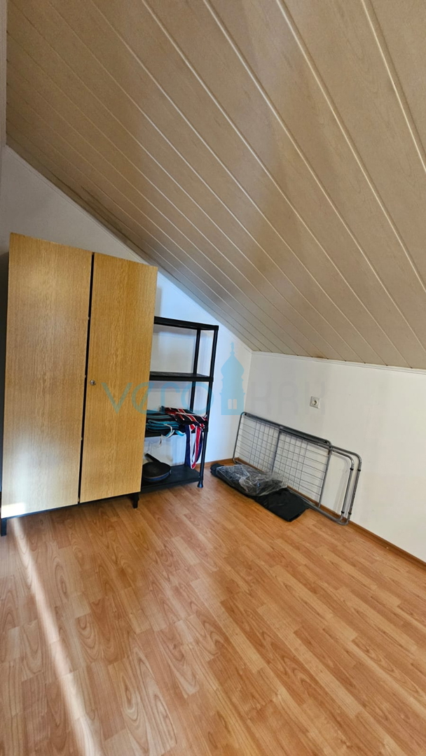 Dobrinj, Rasopasno, Dvojna hiša s 3 stanovanji in zemljiščem, prodaja