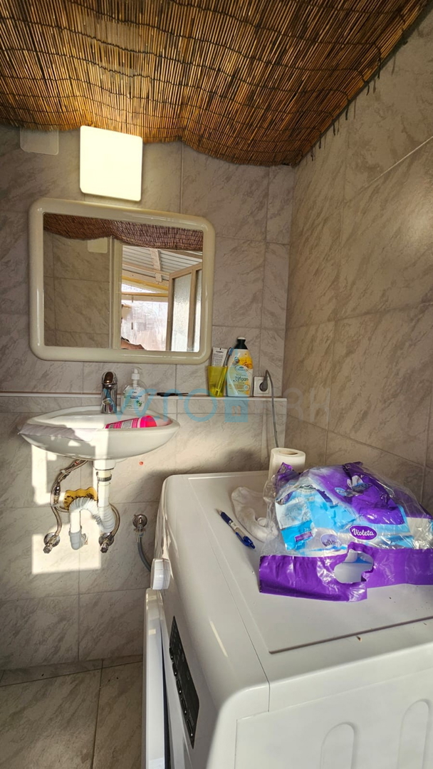 Dobrinj, Rasopasno, Dvojna hiša s 3 stanovanji in zemljiščem, prodaja