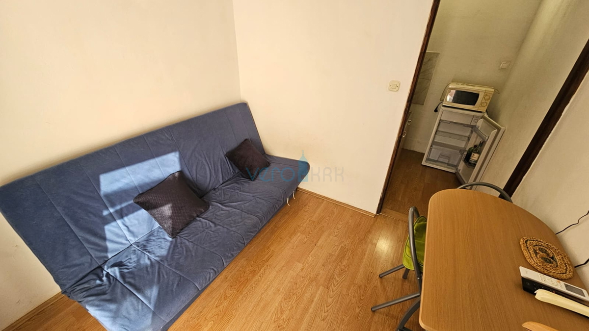 Dobrinj, Rasopasno, Dvojna hiša s 3 stanovanji in zemljiščem, prodaja