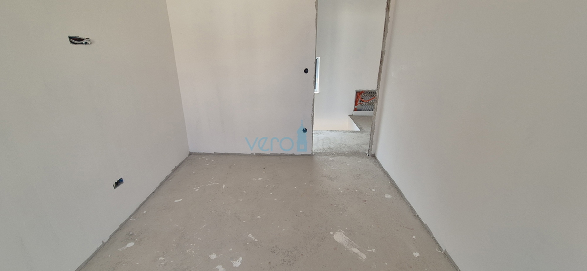 Malinska, otok Krk, dvojna hiša, bazen, novogradnja, vrt, razgled