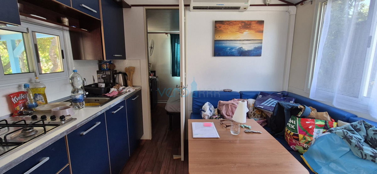 Omišalj, otok Krk, kmetijsko zemljišče 404 m2 z mobilno hišico, prodaja