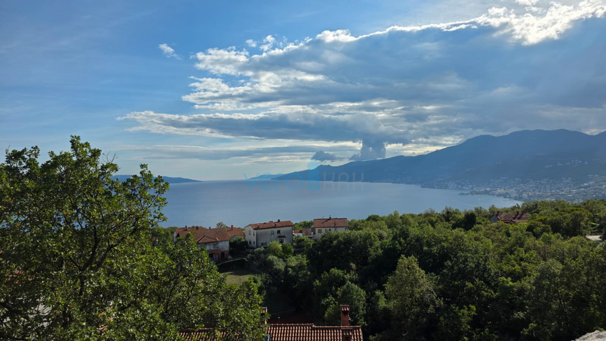 Kastav, Ćikovići, prostrani dvosobni stan od 105m2, pogled na more, prodaja