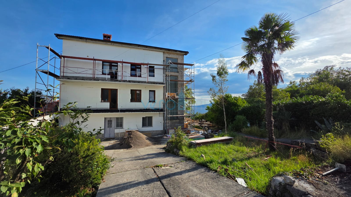 Kastav, Ćikovići, prostrani dvosobni stan od 105m2, pogled na more, prodaja