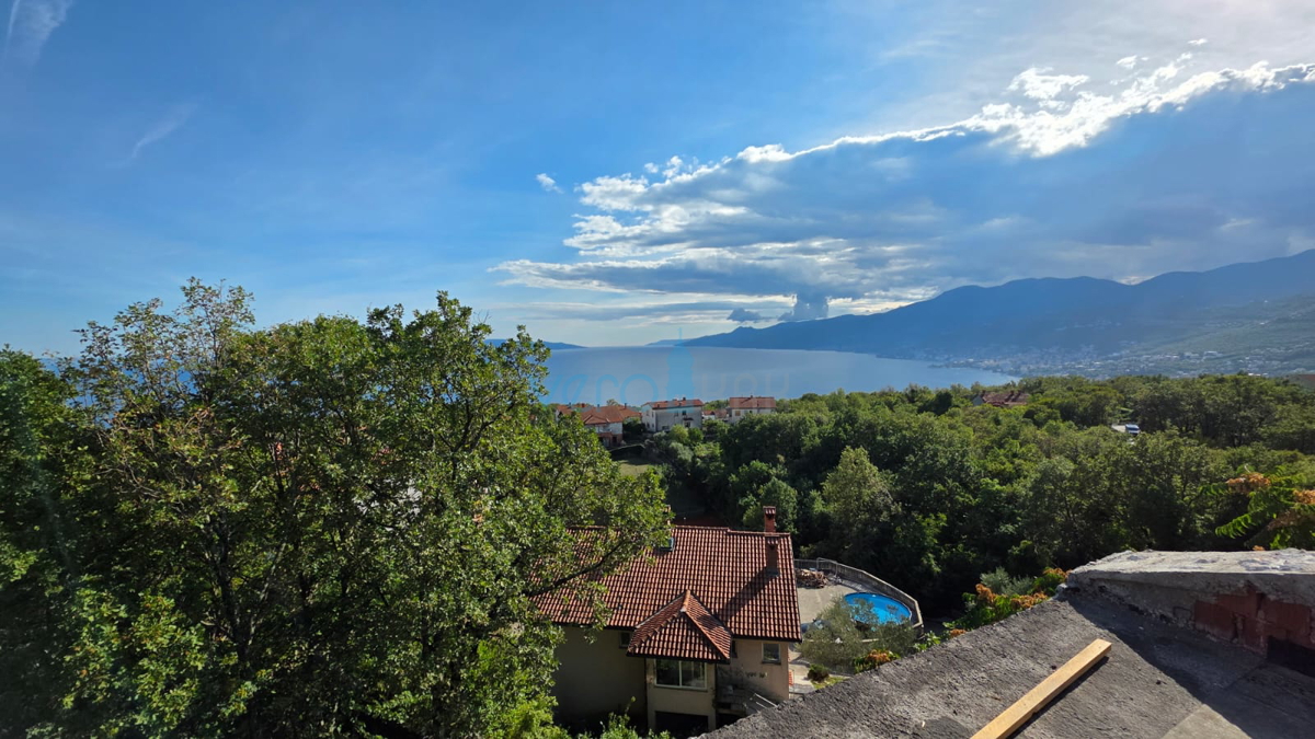 Kastav, Ćikovići, prostrani dvosobni stan od 105m2, pogled na more, prodaja