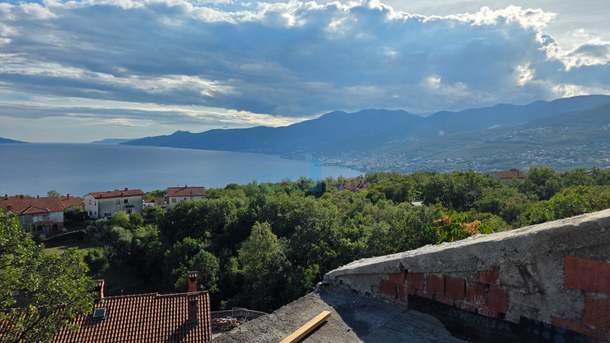 Kastav, Ćikovići, prostrani dvosobni stan od 105m2, pogled na more, prodaja