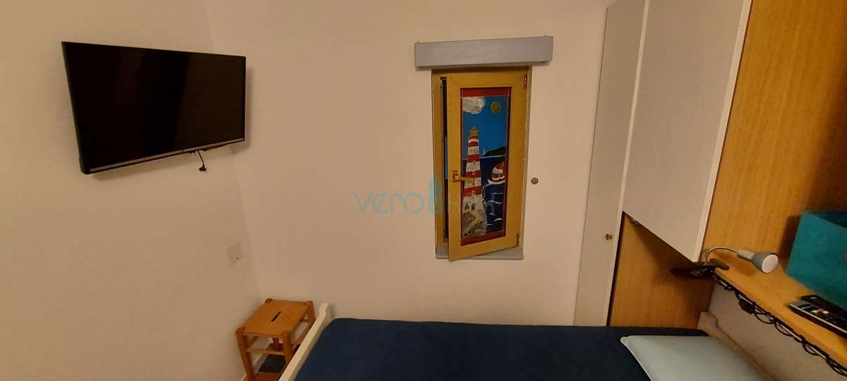 Malinska, okolica, stan 28 m2 v pritličju z nadkritim balkonom in pogledom na morje