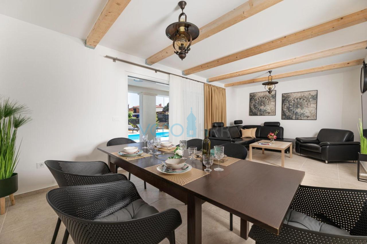 Mesto Krk, mediteranska vila z bazenom na odlični lokaciji, prodamo