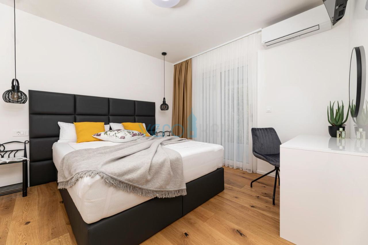 Mesto Krk, mediteranska vila z bazenom na odlični lokaciji, prodamo