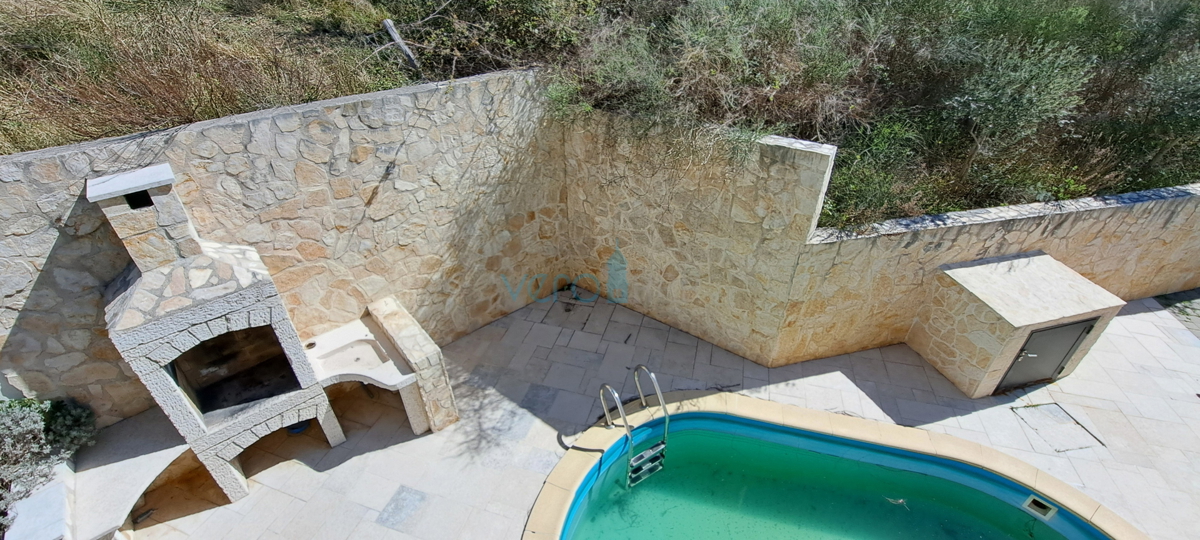 Baška, okolica, novejša dvojna hiša z bazenom in pogledom na morje, prodaja
