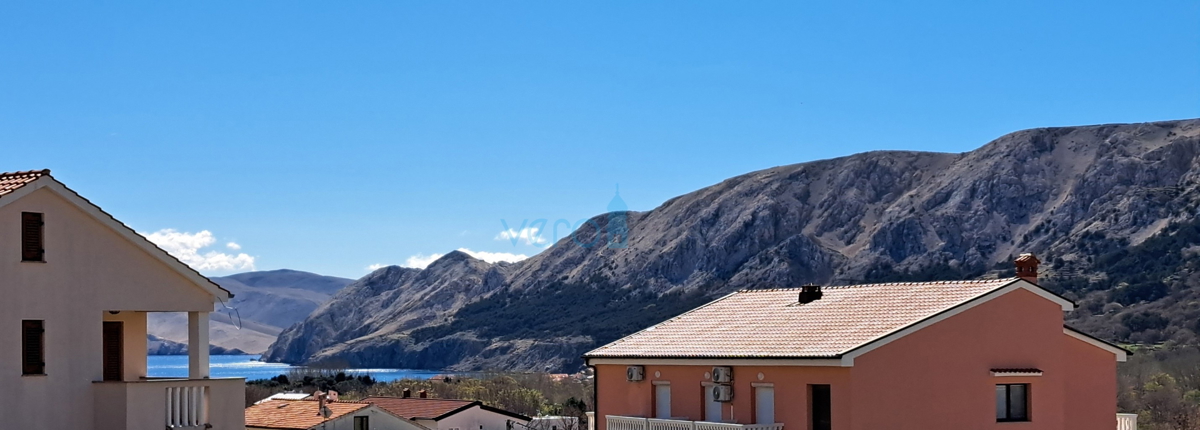 Baška, okolica, novejša dvojna hiša z bazenom in pogledom na morje, prodaja
