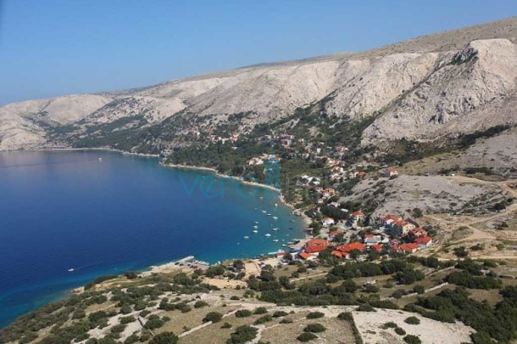 Otok Krk, Stara Baška, samostojna hiša, 4 apartmaji, odprt pogled na morje, prodamo