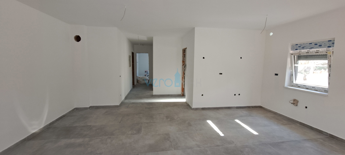 Uvala Soline, otok Krk, bližina, dvosobno stanovanje v pritličju, vrt, novogradnja, prodaja