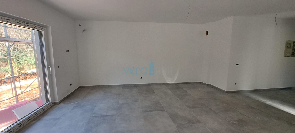 Uvala Soline, otok Krk, bližina, dvosobno stanovanje v pritličju, vrt, novogradnja, prodaja