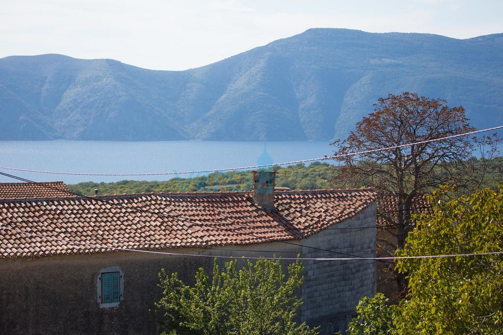 Otok Krk, mesto Krk, samostojna hiša z bazenom in pogledom na morje