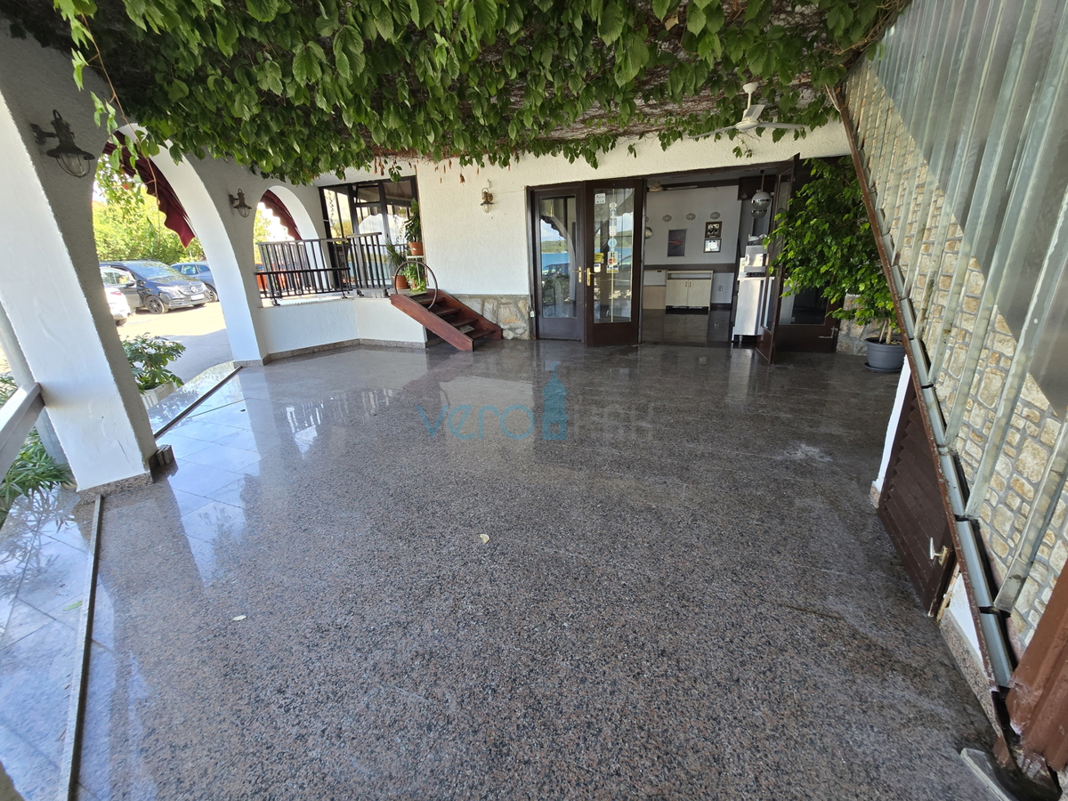 Dobrinj, Klimno, Restavracija v prvi vrsti do morja (10m), najem