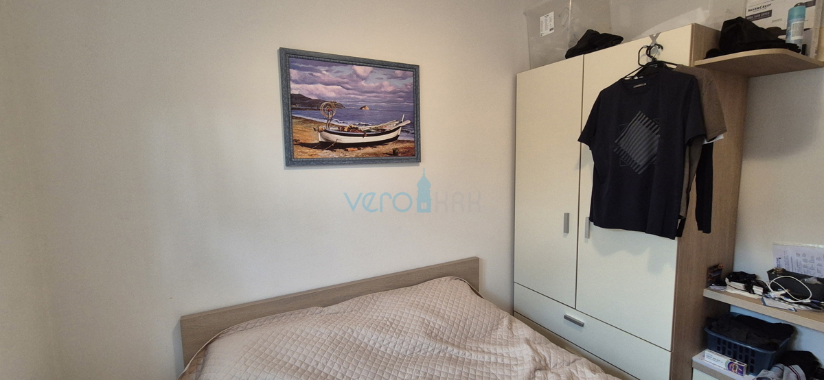 Mesto Krk, dvosobno stanovanje v pritličju, zemljišče 103 m2, prodaja