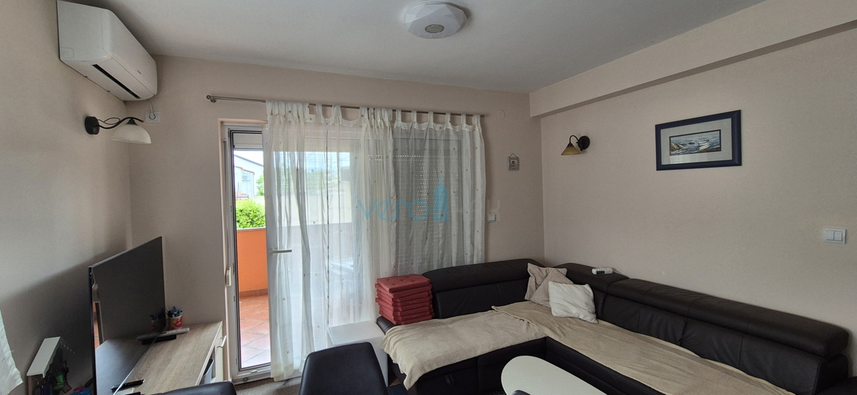 Mesto Krk, dvosobno stanovanje v pritličju, zemljišče 103 m2, prodaja