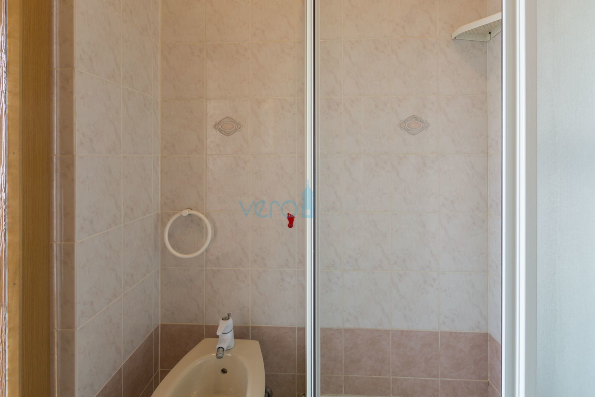Crikvenica, dvojna hiša s 3 stanovanji, pogled na morje, garaža, vrt, prodaja
