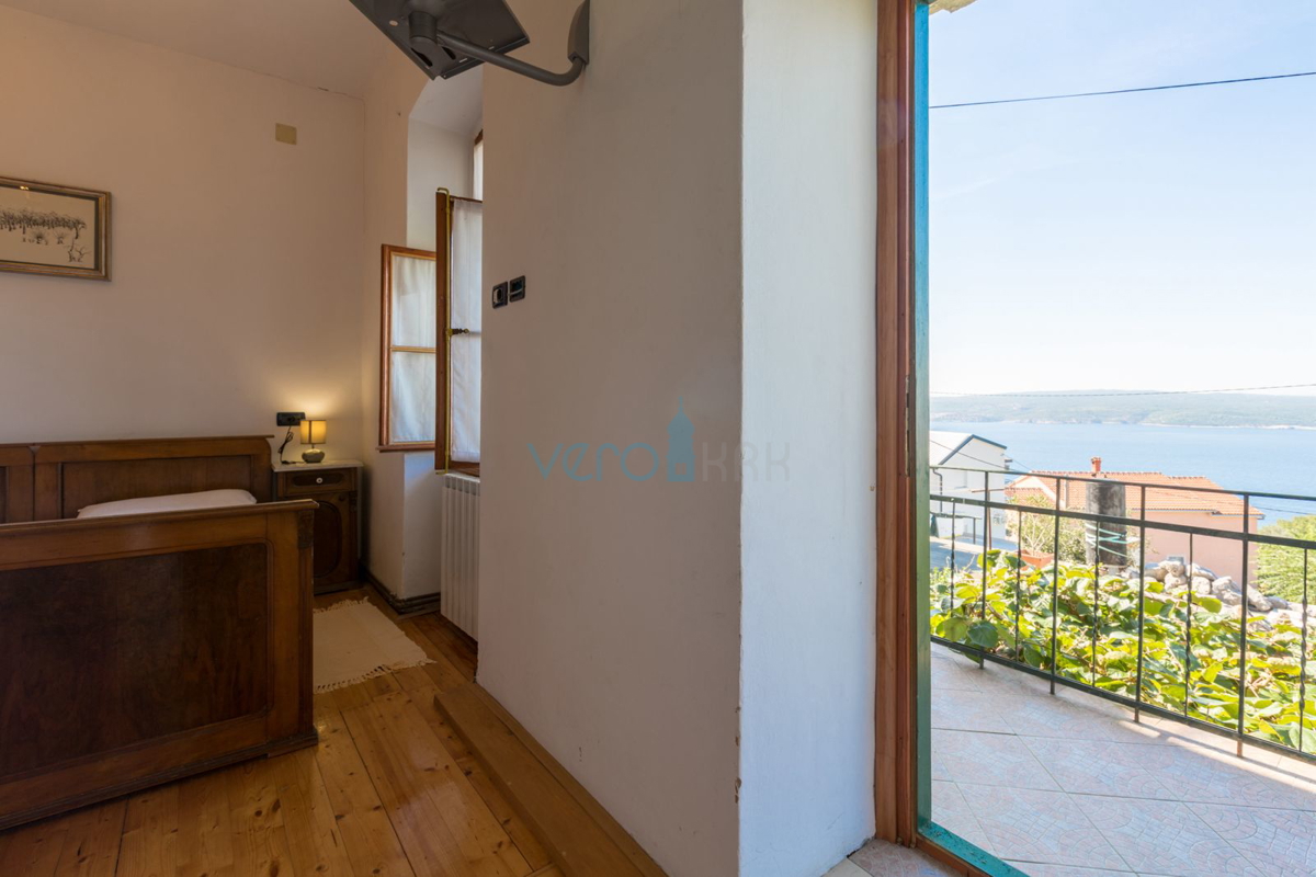 Crikvenica, dvojna hiša s 3 stanovanji, pogled na morje, garaža, vrt, prodaja