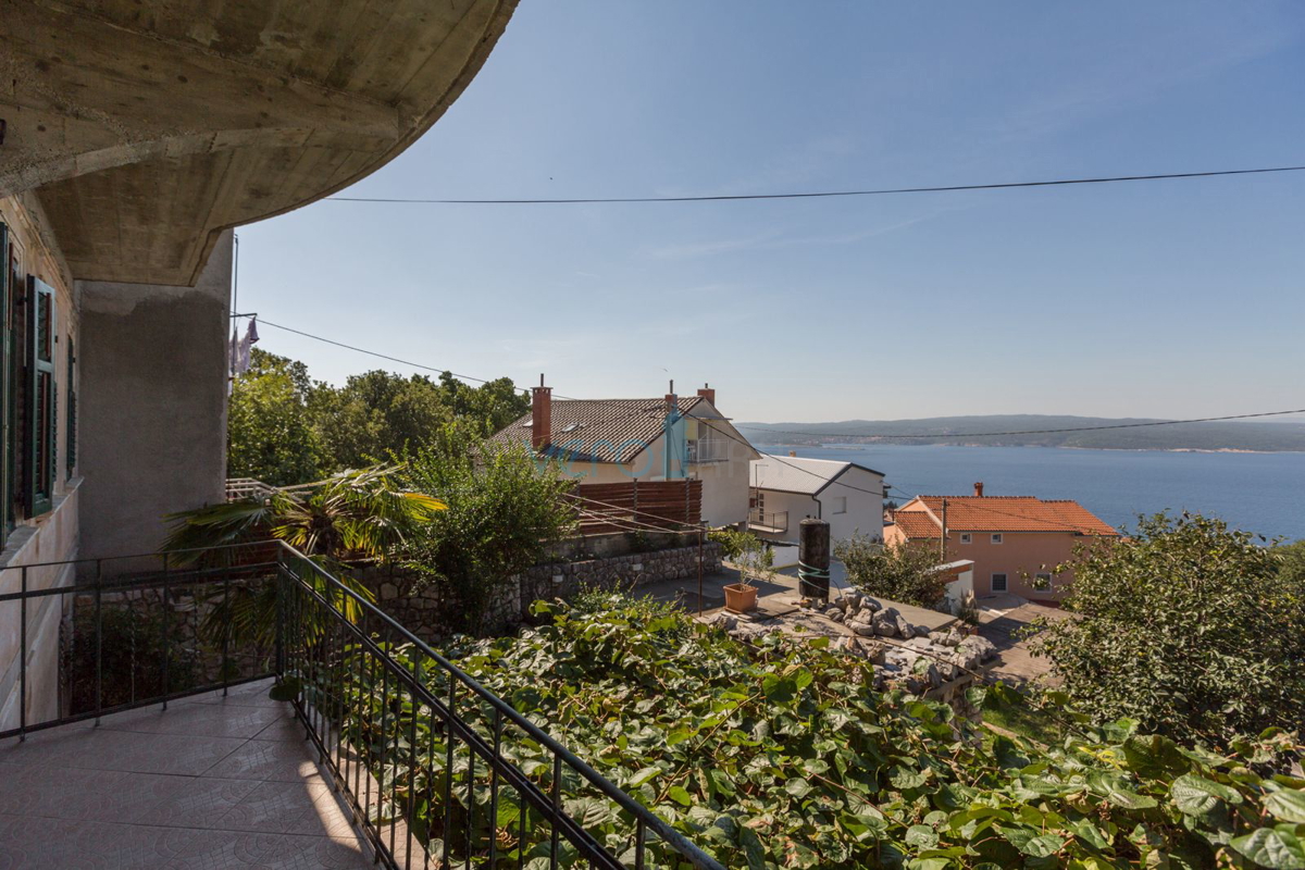 Crikvenica, dvojna hiša s 3 stanovanji, pogled na morje, garaža, vrt, prodaja