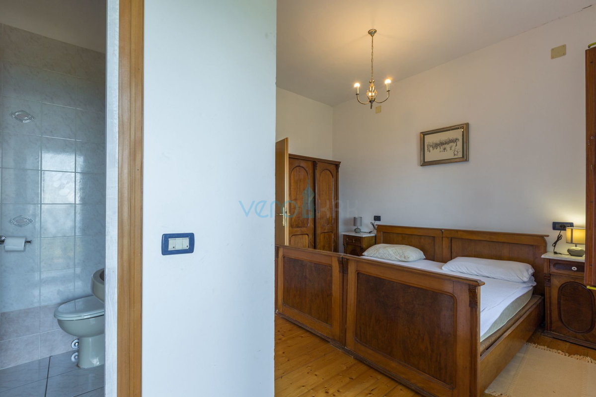 Crikvenica, dvojna hiša s 3 stanovanji, pogled na morje, garaža, vrt, prodaja