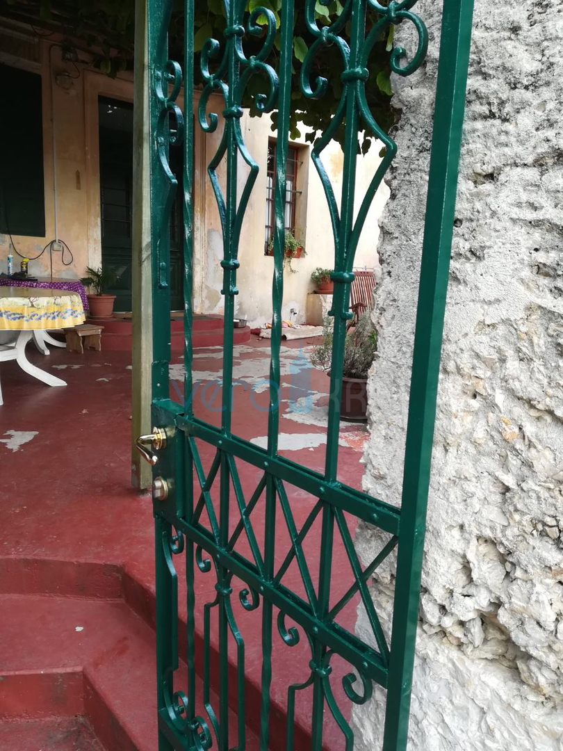 Crikvenica, dvojna hiša s 3 stanovanji, pogled na morje, garaža, vrt, prodaja