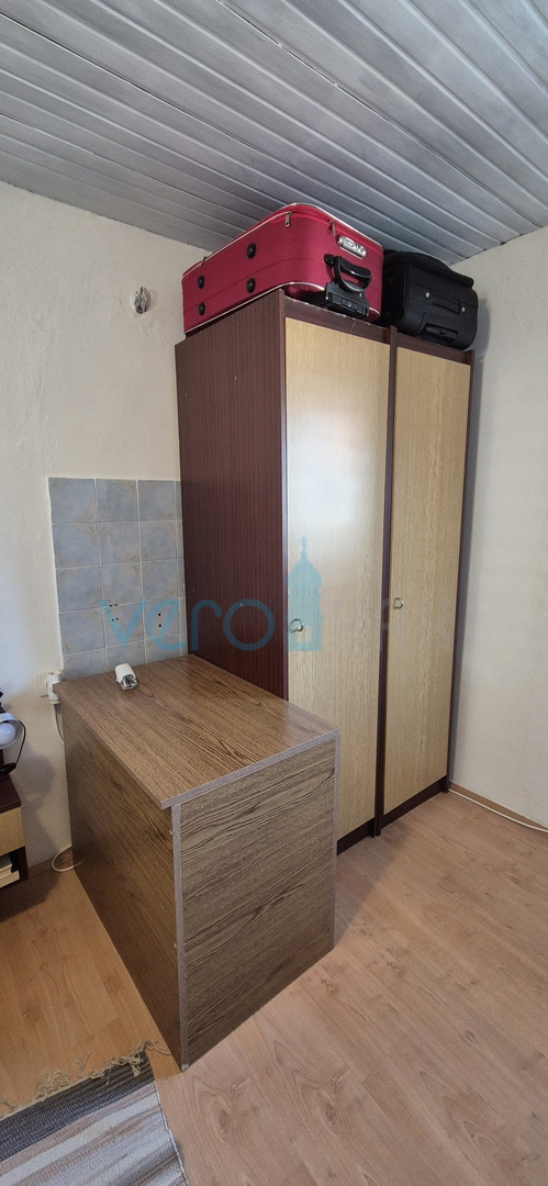 Omišalj, otok Krk, kamnita vrstna hiša, terasa, razgled, prodaja