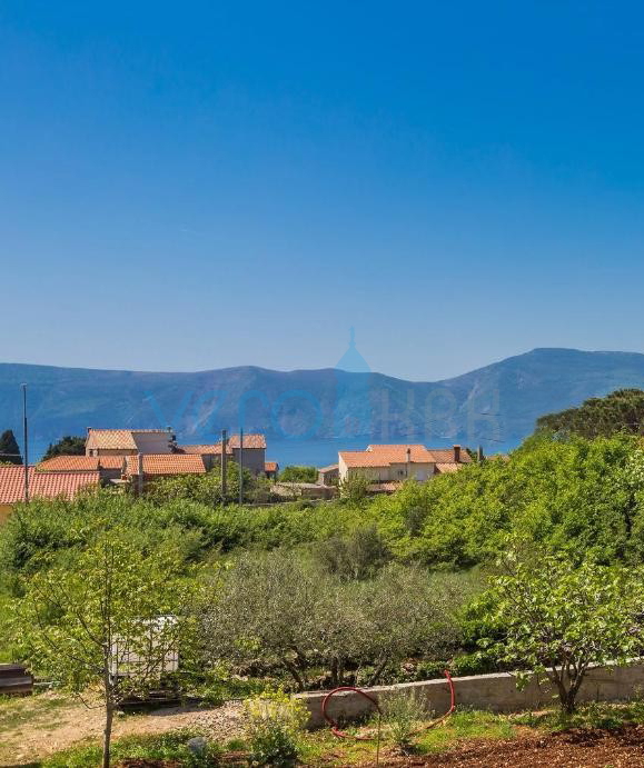 Občina Krk, otok Krk, širša okolica, samostojna dvostanovanjska hiša, dva bazena, razgled, prodaja