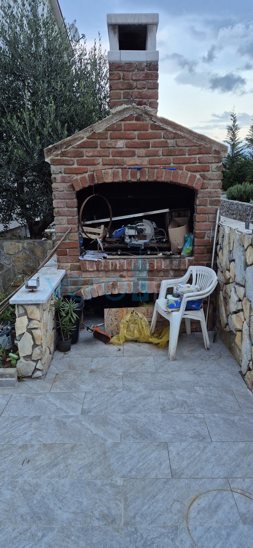 Šilo, otok Krk, dvosobno stanovanje v pritličju, vrt, prodaja