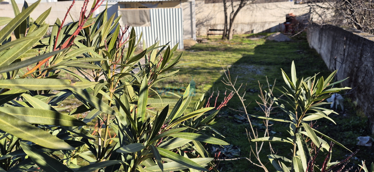 Omišalj, otok Krk, gradbeno zemljišče 492 m2, prodaja