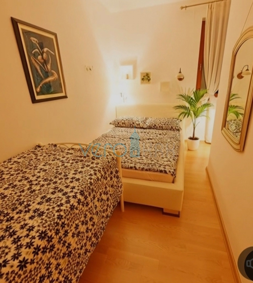 Otok Krk, Malinska, okolica, dvosobno stanovanje 72 m2, pritličje, vrt 96 m2, prodaja