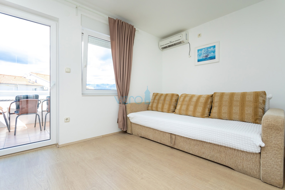 Uvala Soline, otok Krk, dvojna hiša z bazenom 100 m od morja, prodaja