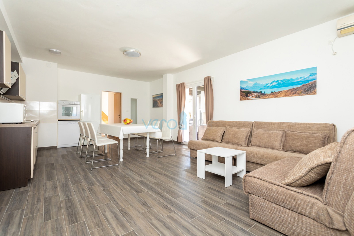 Uvala Soline, otok Krk, dvojna hiša z bazenom 100 m od morja, prodaja