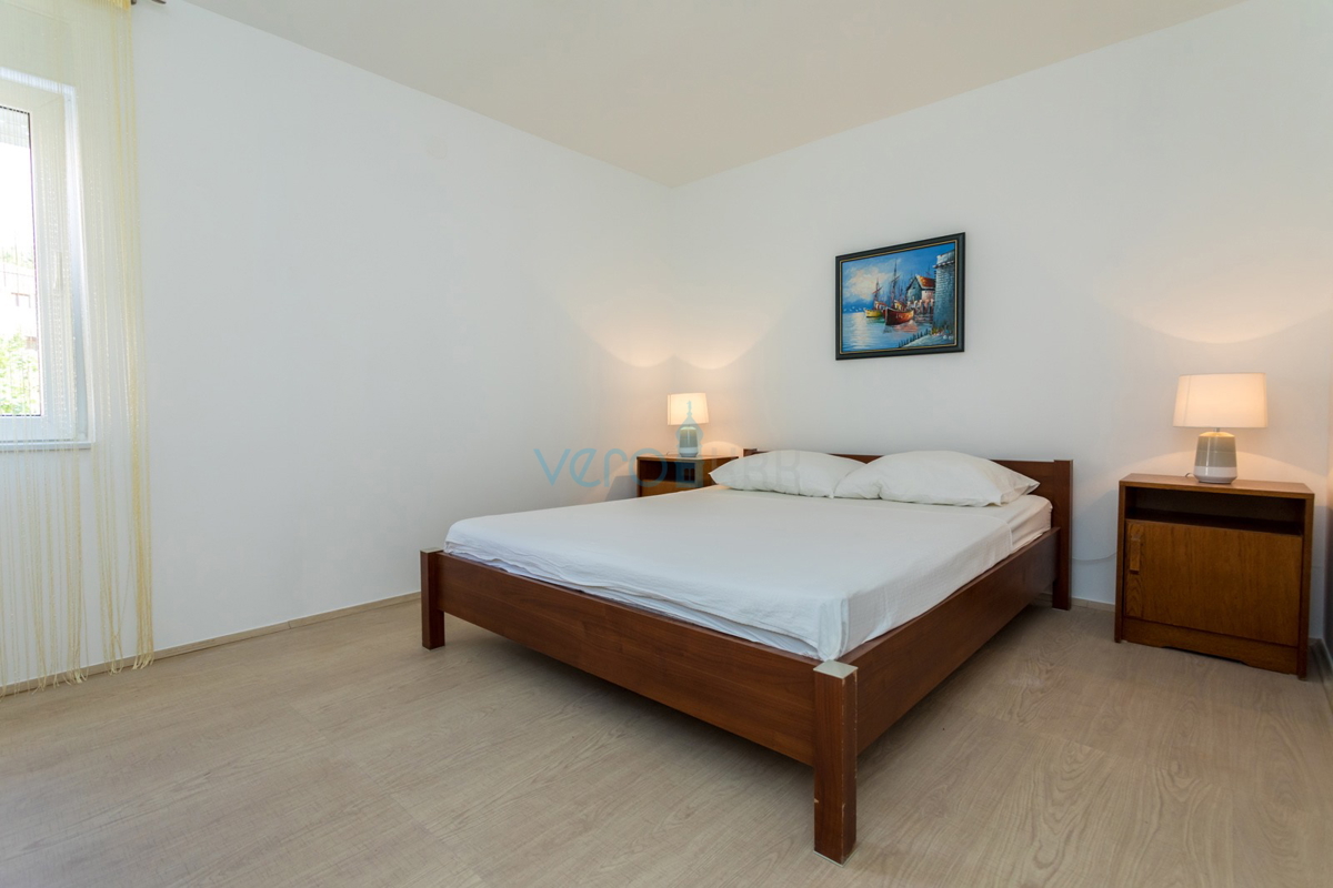 Uvala Soline, otok Krk, dvojna hiša z bazenom 100 m od morja, prodaja