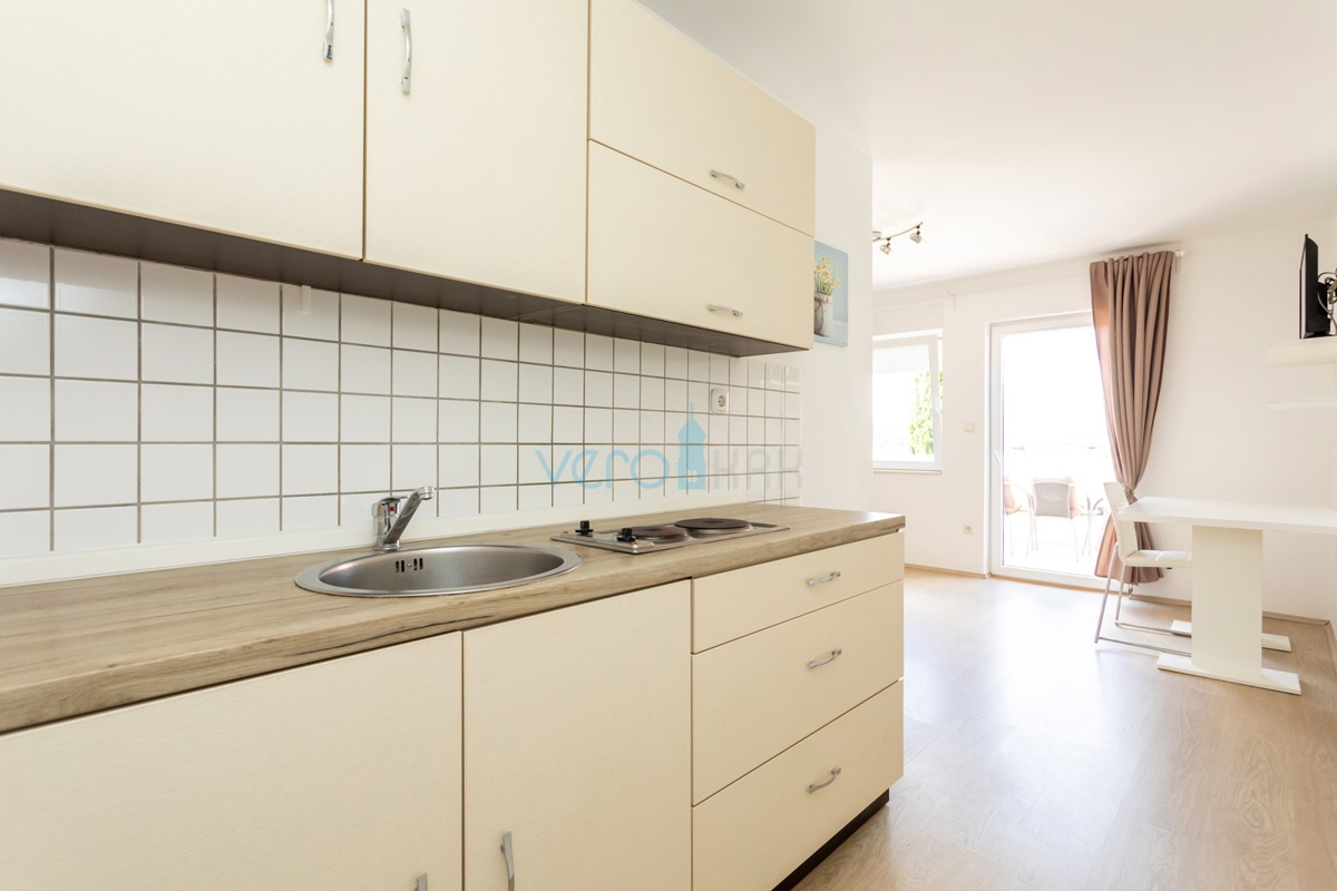 Uvala Soline, otok Krk, dvojna hiša z bazenom 100 m od morja, prodaja