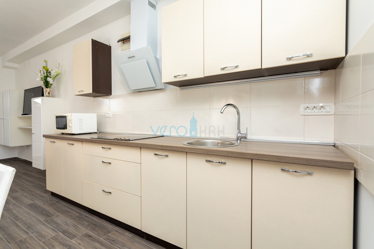 Uvala Soline, otok Krk, dvojna hiša z bazenom 100 m od morja, prodaja