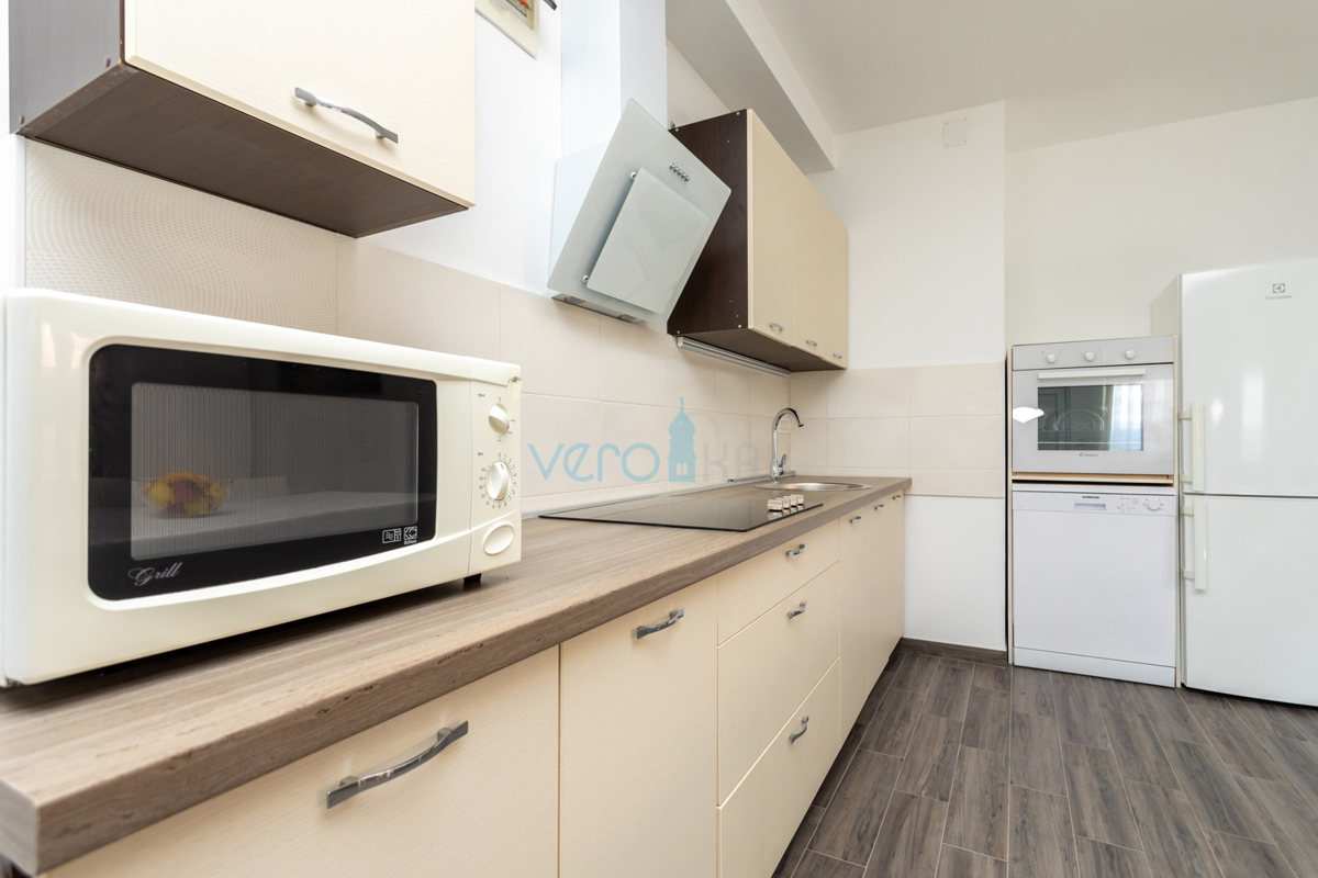 Uvala Soline, otok Krk, dvojna hiša z bazenom 100 m od morja, prodaja