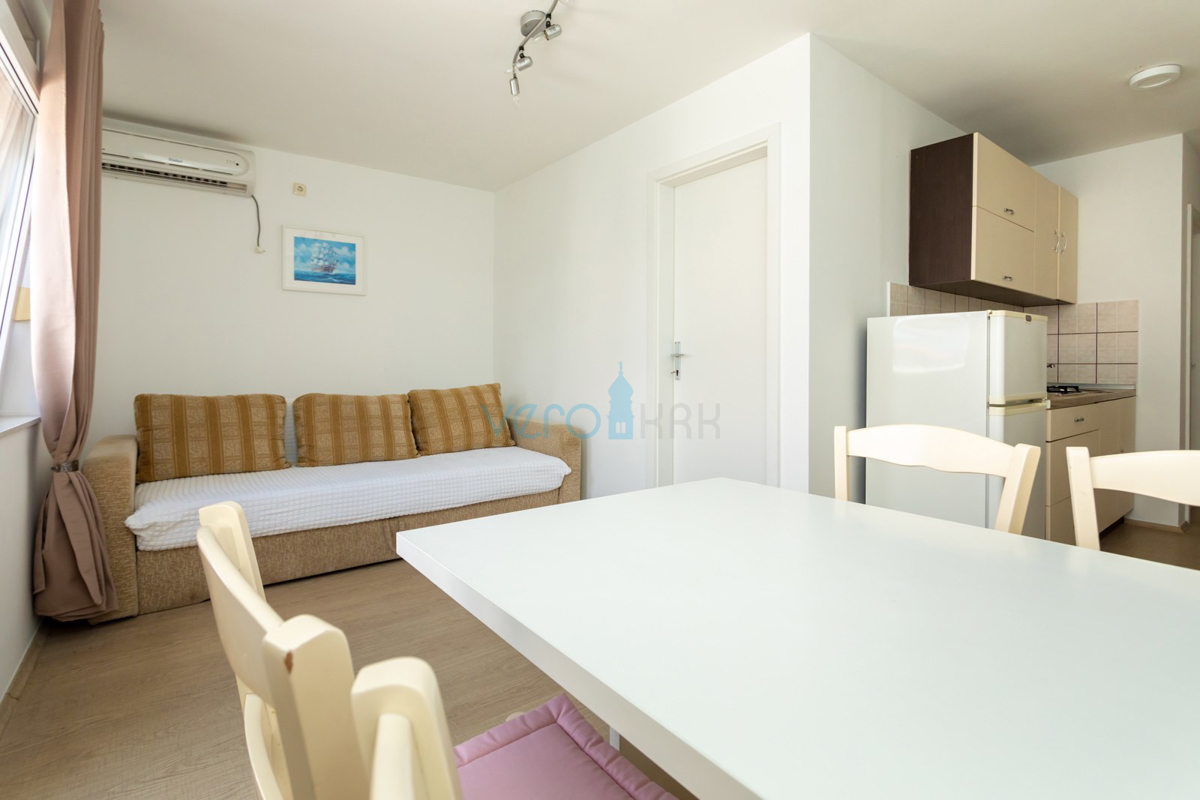 Uvala Soline, otok Krk, dvojna hiša z bazenom 100 m od morja, prodaja