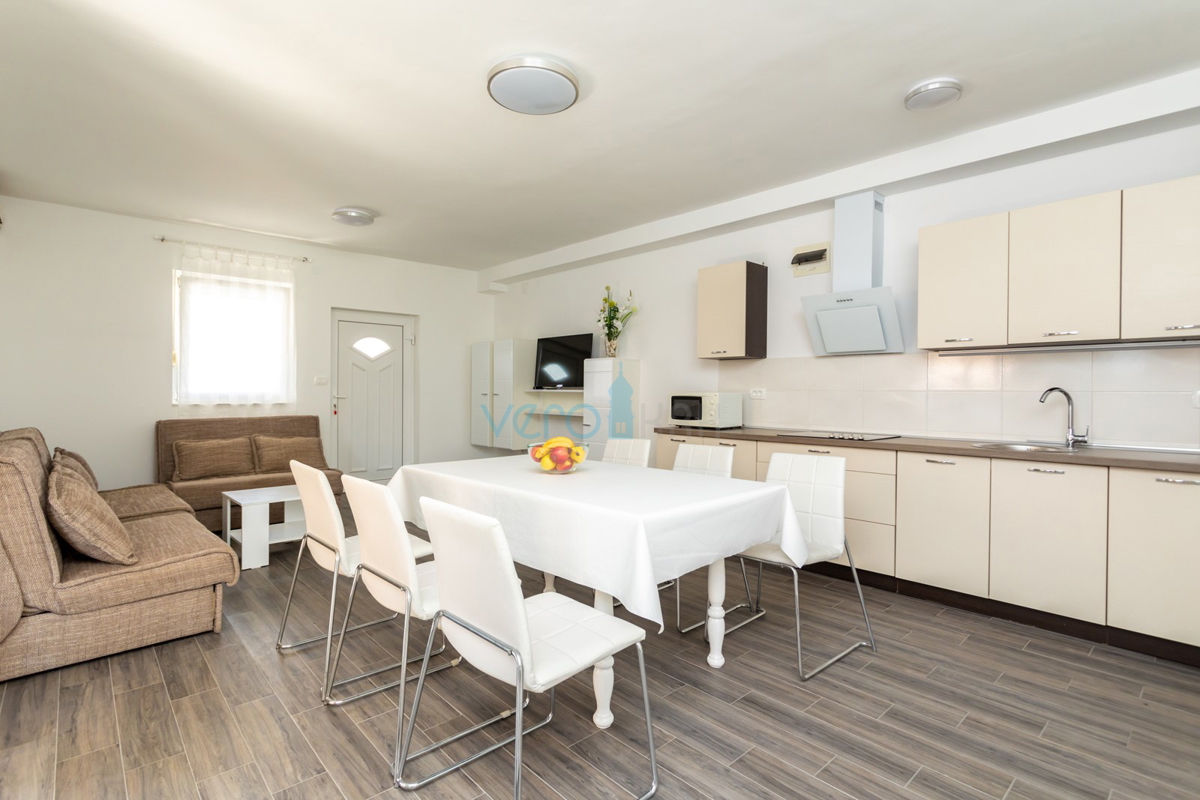 Uvala Soline, otok Krk, dvojna hiša z bazenom 100 m od morja, prodaja