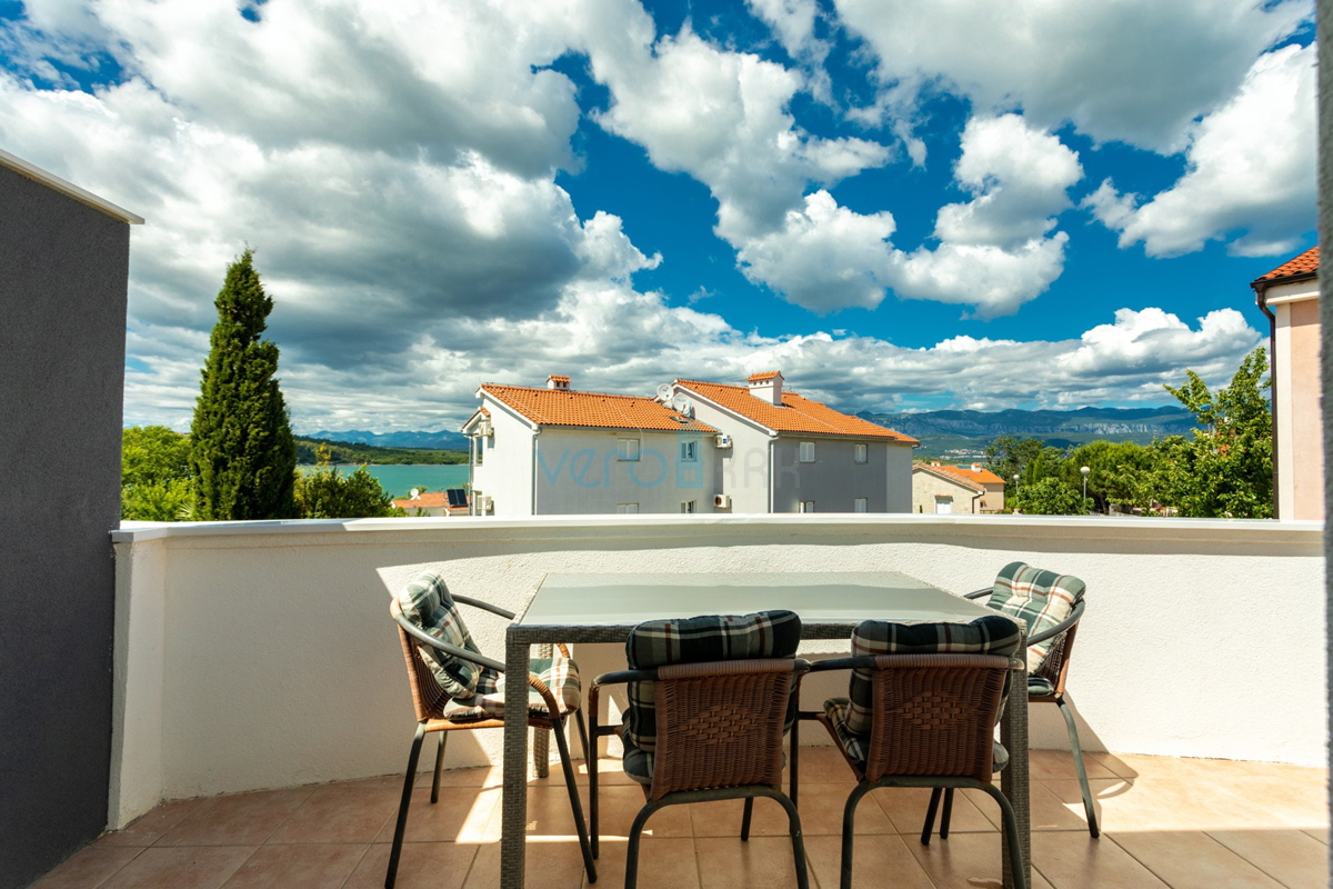 Uvala Soline, otok Krk, dvojna hiša z bazenom 100 m od morja, prodaja