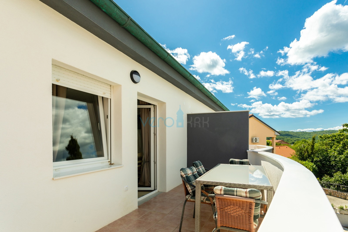 Uvala Soline, otok Krk, dvojna hiša z bazenom 100 m od morja, prodaja