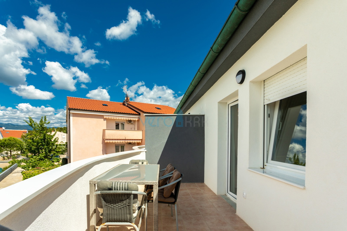 Uvala Soline, otok Krk, dvojna hiša z bazenom 100 m od morja, prodaja