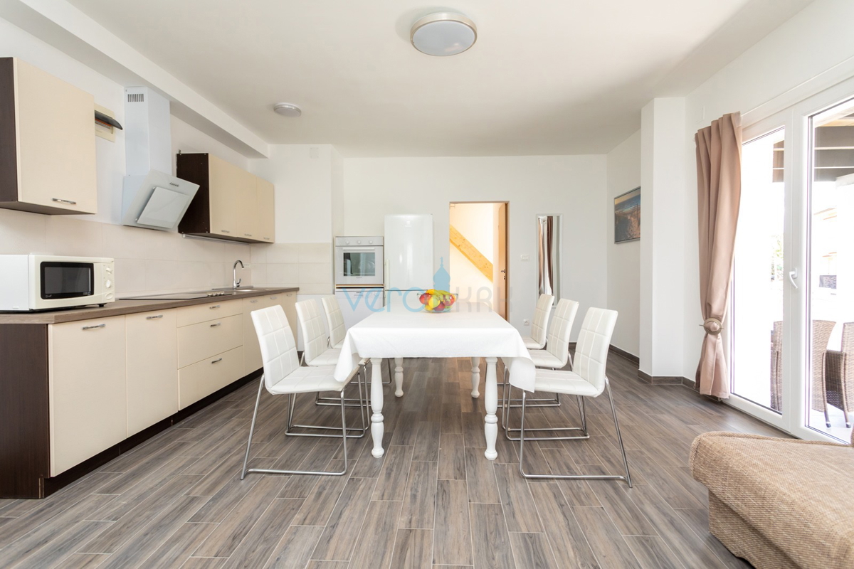 Uvala Soline, otok Krk, dvojna hiša z bazenom 100 m od morja, prodaja