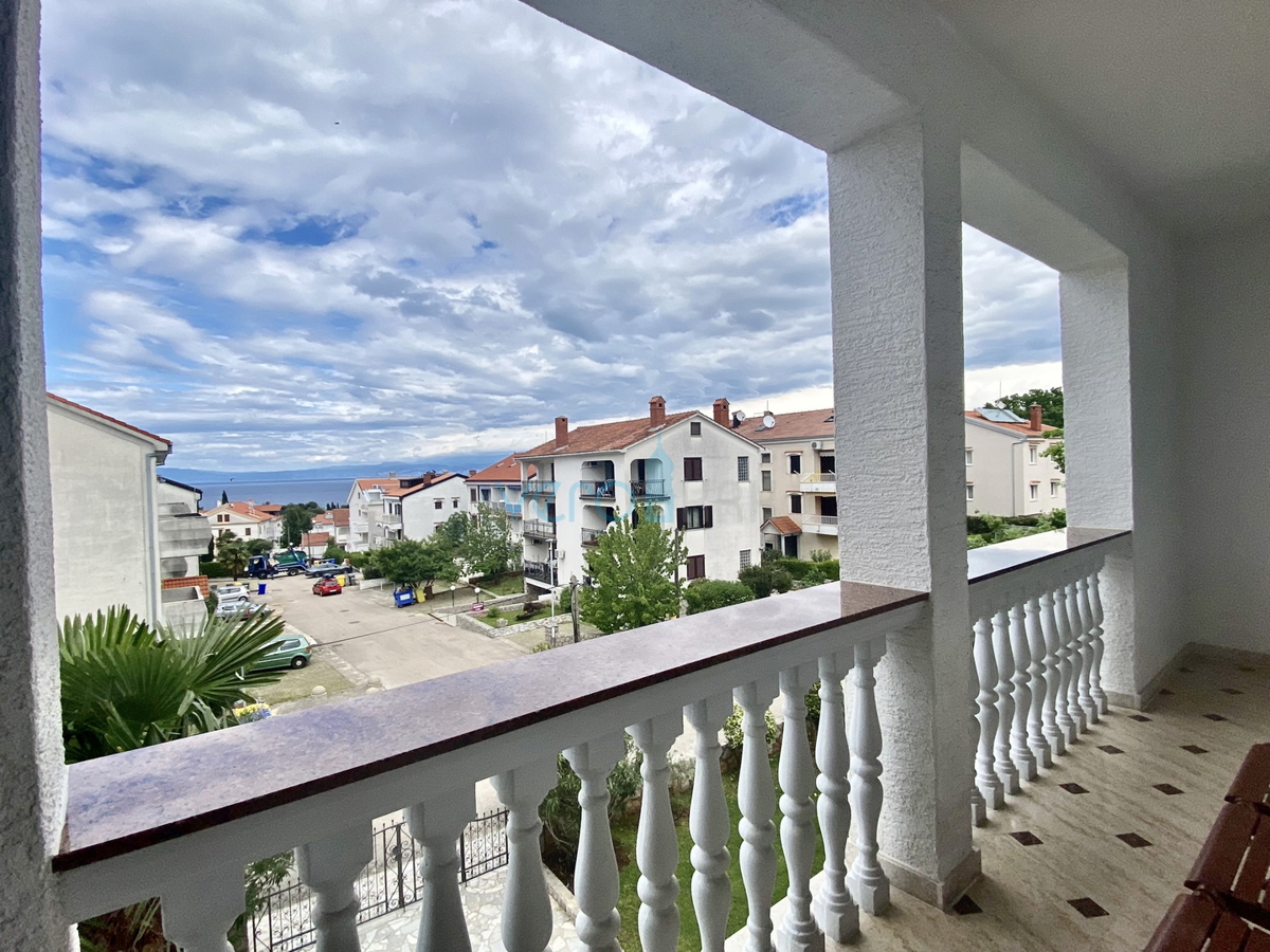 Otok Krk, Malinska, Edinstvena vila s parkom in bazenom na odlični lokaciji, prodamo
