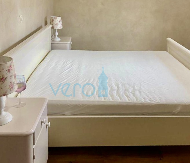 Krk, okolica, Dvojček 135m2 z bazenom in pogledom na morje, prodamo