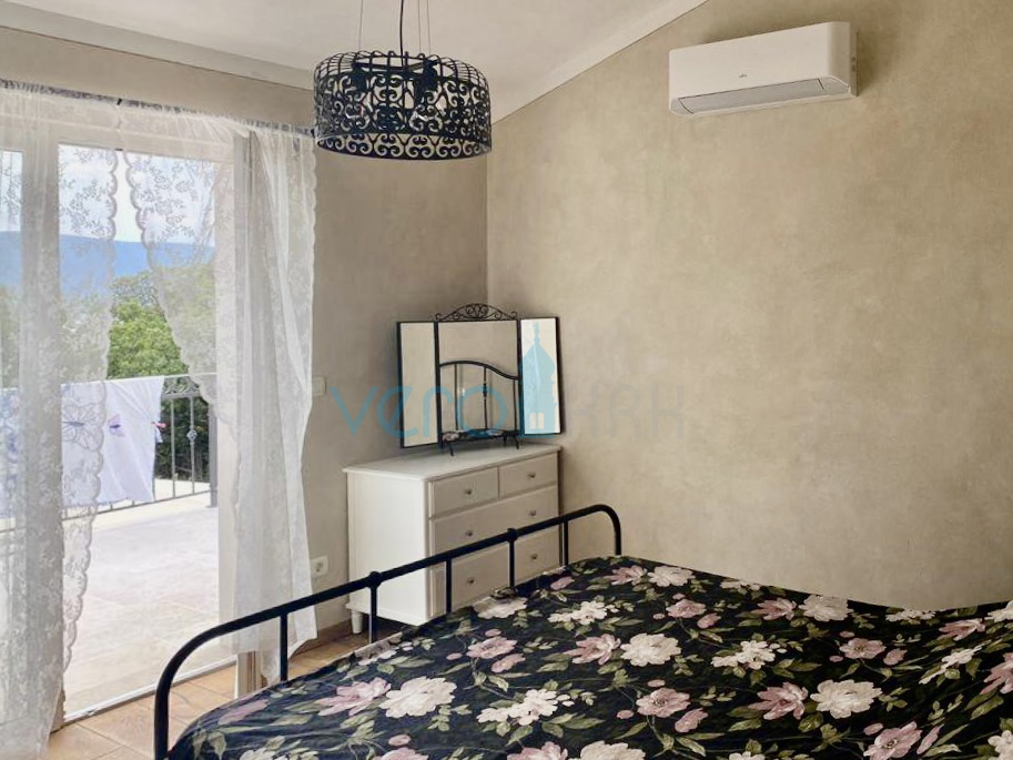 Krk, okolica, Dvojček 135m2 z bazenom in pogledom na morje, prodamo