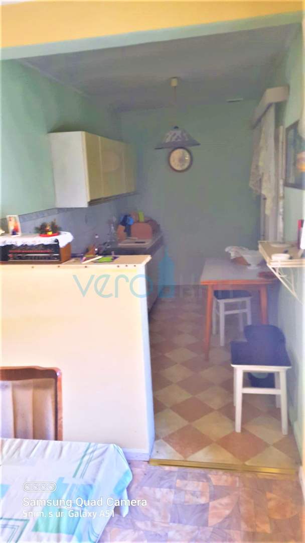 Brod Moravice - samostojna hiša z dvema apartmajema in veliko zemljišča, prodamo